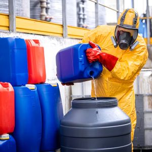 Almacenamiento de productos químicos en talleres mecánico