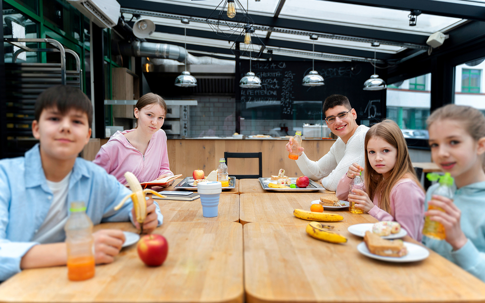 Monitor de comedor escolar avanzado