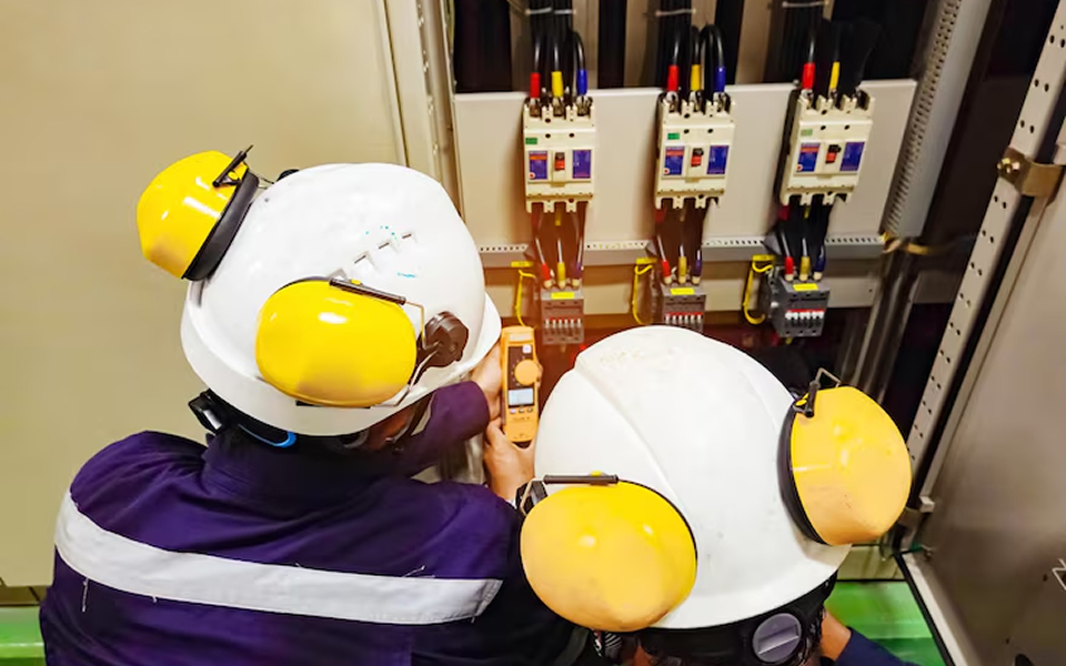 Prevención de riesgos laborales en la seguridad de riesgos eléctricos