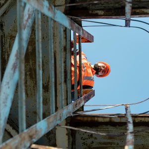 Seguridad en altura trabajo en torres, mástiles, tejados, azoteas y montaje de líneas de vida
